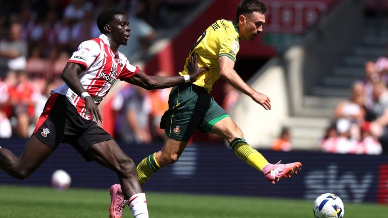 Wrexham's Ollie Palmer, right, attempts a shot on goal during their English Football League Championship soccer match against Southampton, at St Mary's Stadium, Southampton, England, Saturday, Aug. 9, 2025. (Steven Paston/PA via AP)