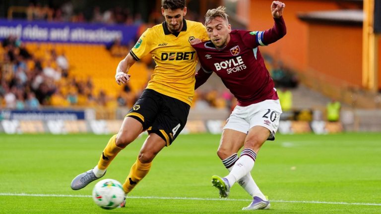 West Ham United's Jarrod Bowen, right, and Wolverhampton Wanderers' Santiago Bueno in action during the English League Cup second round match between Wolverhampton Wanderers and West Ham United at Molineux Stadium, Wolverhampton, England, Tuesday Aug. 26, 2025. (David Davies/PA via AP)