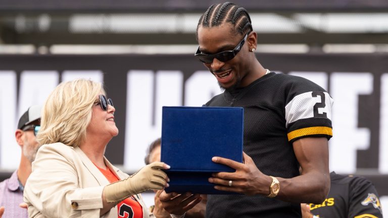 Shai Gilgeous-Alexander, right, point guard for the NBA champion Oklahoma City Thunder and 2024-25 NBA most valuable player, is presented with the key to the city from Hamilton Mayor Andrea Horwath, during a ceremony in Hamilton, Ont., Thursday, Aug. 7, 2025. (Nick Iwanyshyn/CP)