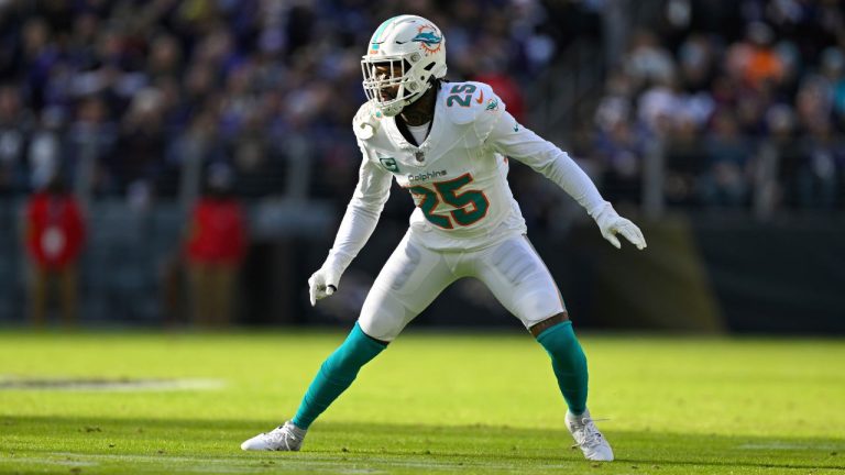 Miami Dolphins cornerback Xavien Howard (25) in action during the first half of an NFL football game against the Baltimore Ravens, Sunday, Dec. 31, 2023, in Baltimore. (Terrance Williams/AP)