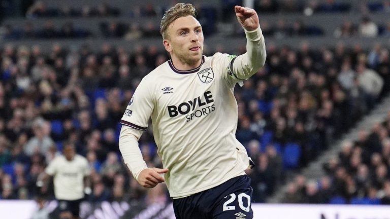 West Ham United's Jarrod Bowen celebrates scoring their side's first goal during the English Premier League match between Everton and West Ham United at the Hill Dickinson Stadium, Liverpool, England, Monday, Sept. 29, 2025. (Martin Rickett/PA via AP)