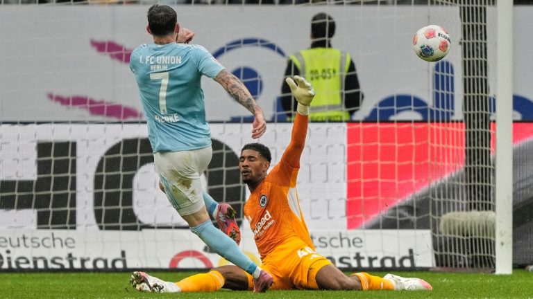 Union's Oliver Burke scores his side's fourth goal during a German Bundesliga match between Eintracht Frankfurt and Union Berlin in Frankfurt, Germany, Sunday, Sept. 21, 2025. (AP/Michael Probst)