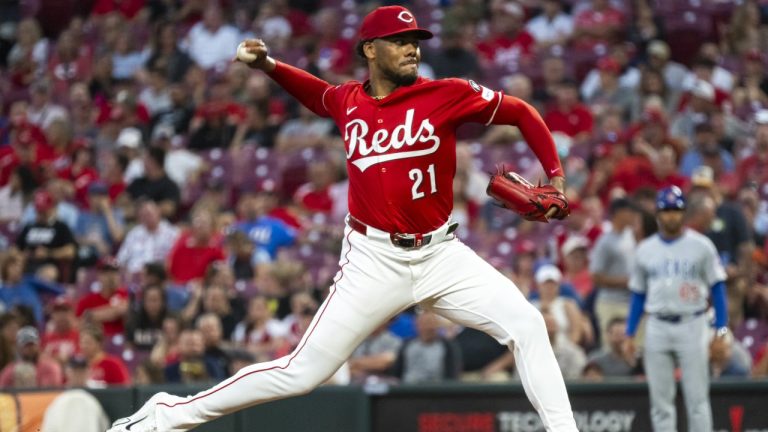 Cincinnati Reds pitcher Hunter Greene delivers a pitch in the first inning of a baseball game against the Chicago Cubs, Thursday, Sept. 18, 2025, in Cincinnati. (AP/Michael Swensen)