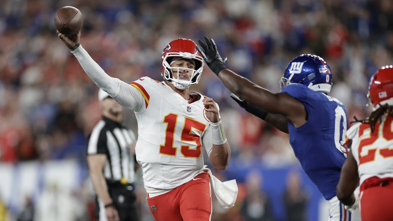 Patrick Mahomes and the Chiefs beat the Giants for first win this season