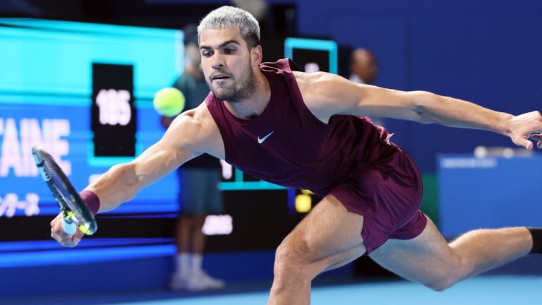 September 27, 2025, Tokyo, Japan - Carlos Alcaraz of Spain returns the ball against Zizou Berga of Belgium during a second round match of the Japan Open Tennis tournament in Tokyo on Saturday, September 27, 2025. Alcaraz defeated Bergs 6-4, 6-3. (Credit Image: © Yoshio Tsunoda/AFLO via ZUMA Press)