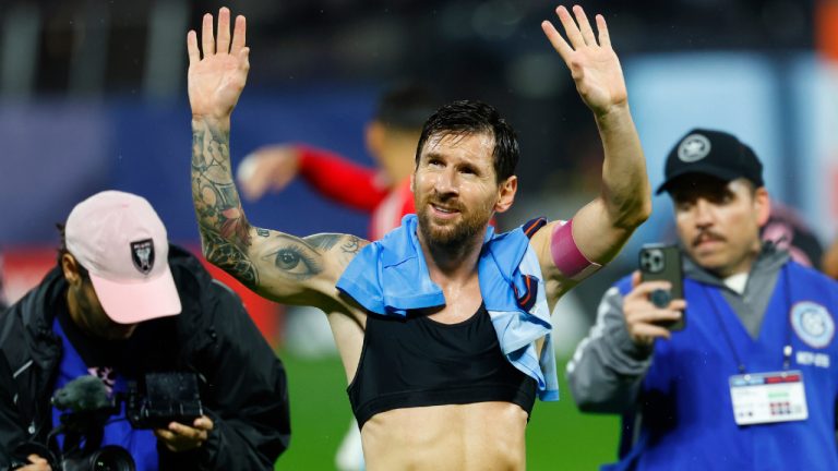 Inter Miami forward Lionel Messi (10) acknowledges fans after defeating New York City FC, Wednesday, Sept. 24, 2025, in New York. (Noah K. Murray/AP)