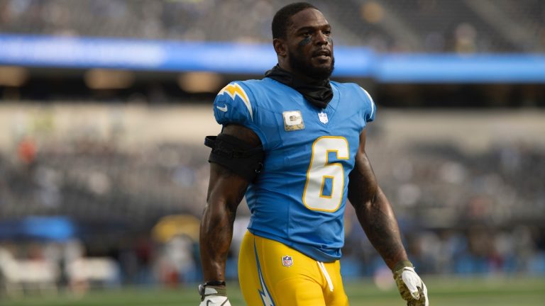 Los Angeles Chargers linebacker Denzel Perryman walks back to the locker room before an NFL game against the Tennessee Titans, Sunday, Nov. 10, 2024, in Inglewood, Calif. (Ap/Kyusung Gong)