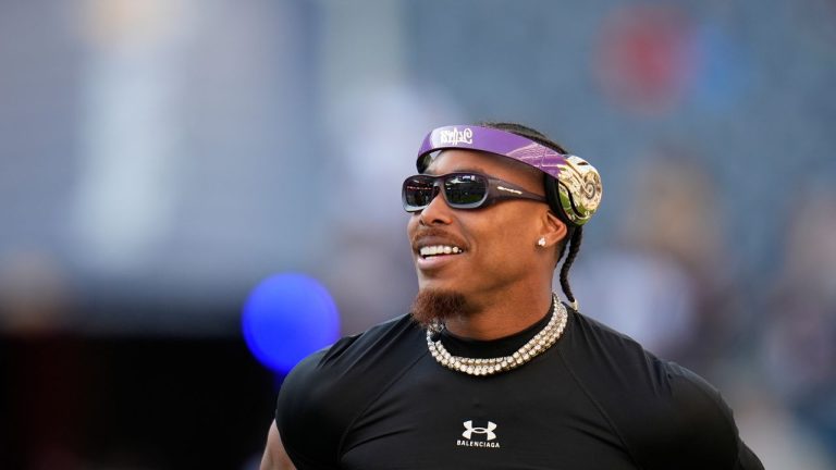 Minnesota Vikings wide receiver Justin Jefferson warms up before an NFL football game against the Chicago Bears, Sept. 8, 2025, in Chicago. (Erin Hooley/AP)