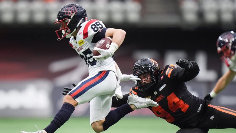 Montreal Alouettes' Tyler Snead (85) leaps to avoid a tackle by B.C. Lions' Anthony Bennett (94) during the first half of a CFL football game, in Vancouver, on August 16, 2025. (Darryl Dyck/ CP)