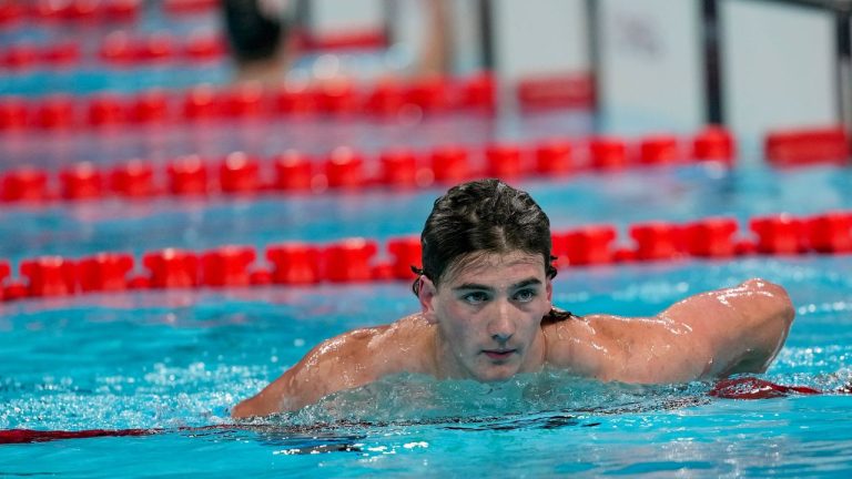 Canada's Reid Maxwell looks on after winning the silver medal in the men's 400 m. freestyle S8 at the 2024 Paralympics, Sept. 4, 2024, in Paris, France. (Aurelien Morissard/ AP)