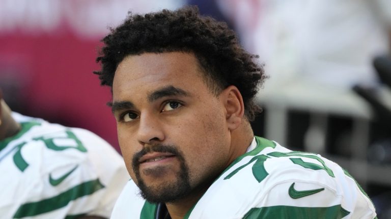 New York Jets guard Alijah Vera-Tucker (75) gets ready to play the Arizona Cardinals during an NFL football game, Sunday, Nov. 10, 2024, in Glendale, Ariz. (Rick Scuteri/AP)