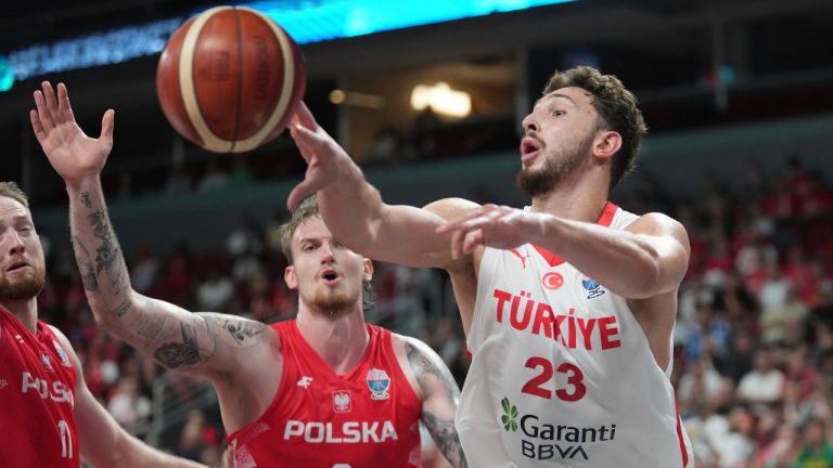 Turkey's Alperen Sengun, right, Poland's Aleksander Balcerowski, centre, Poland's Aleksander Dziewa in action during the Eurobasket, European Basketball Championship quarter final match between Turkey and Poland at the Riga Arena in Riga, Latvia, Tuesday, Sept. 9, 2025. (Sergei Grits/AP)