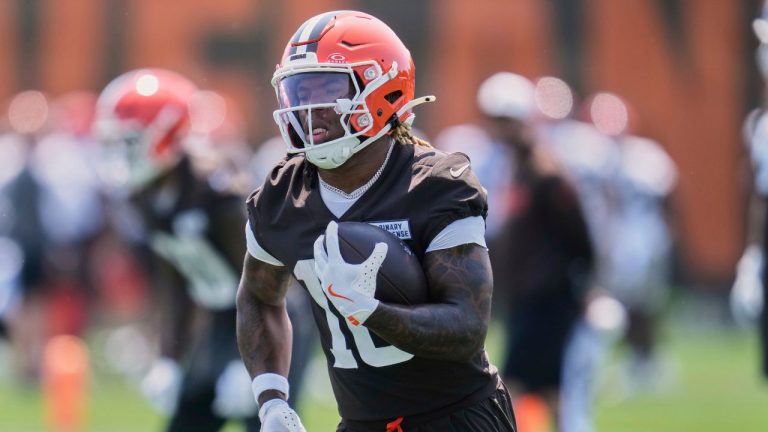 Cleveland Browns running back Quinshon Judkins (10) carries during practice at NFL football minicamp in Berea, Ohio, Wednesday, June 11, 2025. (Sue Ogrocki/AP)