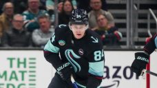 Kraken&#8217;s Kaapo Kakko exits vs. Oilers with upper-body injury
