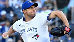 Toronto Blue Jays starting pitcher Max Scherzer throws to a New York Yankees batter in first inning MLB baseball action.  (Jon Blacker/CP)