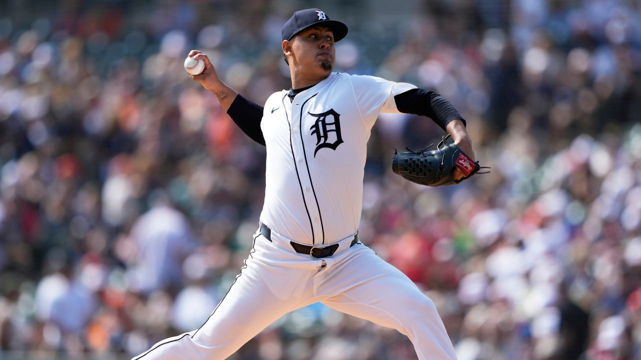 Reeling Tigers lose yet again as lead shrinks in AL Central