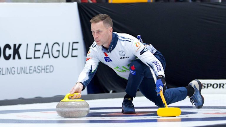 Canada’s Team Brad Gushue sliding out while facing Canada’s Team Rylan Kleiter at the CO-OP Tour Challenge, Wednesday Oct. 15, 2025, in Nisku, Alta. (Anil Mungal/TCG)