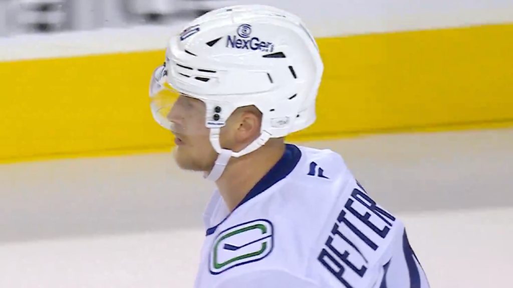 Elias Pettersson scoring⁢ a power play goal.