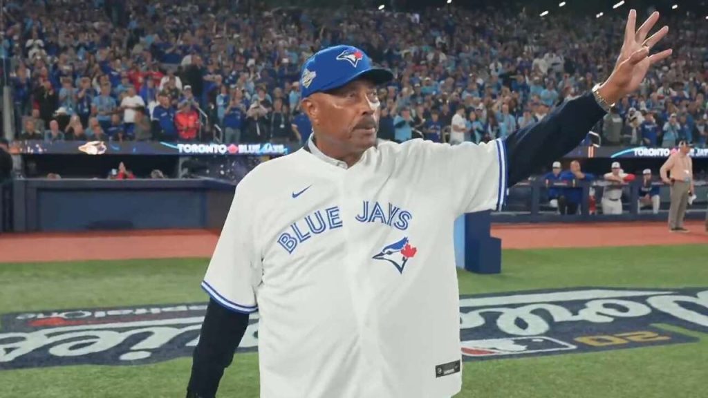 Cito Gaston throws ceremonial first pitch ahead of World Series Game 1