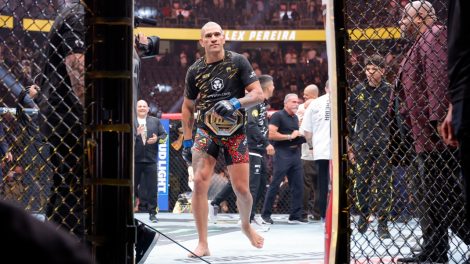 Alex-Pereira-leaves-the-Octagon-after-winning-the-UFC-light-heavyweight-championship-at-UFC-320-in-Las-Vegas