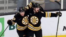 NHL Roundup: Minten scores in overtime, lifts Bruins past Blackhawks