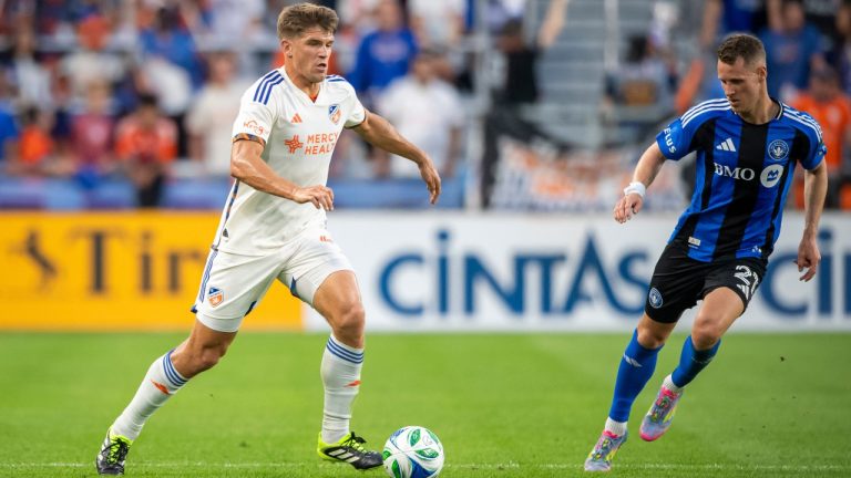 FC Cincinnati defender Nick Hagglund, left, drives downfield during the first half of an MLS soccer match against CF Montréal, Saturday, Oct. 18, 2025, in Cincinnati. (AP Photo/Tanner Pearson)