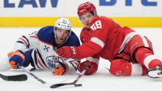 Oilers lose third straight to surging Red Wings