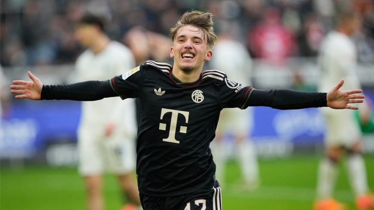 Bayern's Lennart Karl celebrates after scoring his side's third goal during the German Bundesliga soccer match between Borussia Moenchengladbach and Bayern Munich in Moenchengladbach, Germany, Saturday, Oct. 25, 2025. (AP Photo/Martin Meissner)