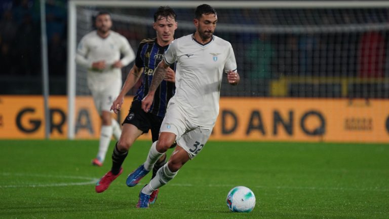Lazio's Danilo Cataldi drives the ball during the Serie A match between Pisa and Lazio in Pisa, Italy; Thursday, Oct. 30; 2025. (Alessandro La Rocca/LaPresse via AP)
