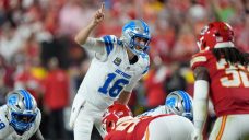 Mahomes throws 3 TDs, Chiefs bounce back with win vs. Lions