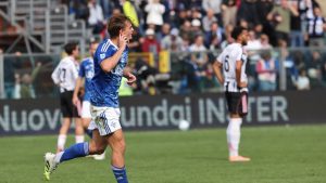 Como's Nico Paz celebrates after scoring his side's second goal during the Serie A soccer match between Como and Juventus in Como, Italy, Saturday, Oct. 19, 2025. (Antonio Saia/LaPresse via AP)
