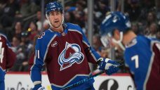 MacKinnon scores go-ahead goal early in 3rd, Avalanche beat Mammoth