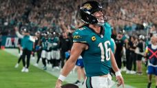 Lawrence’s wild touchdown run lifts Jaguars over Chiefs