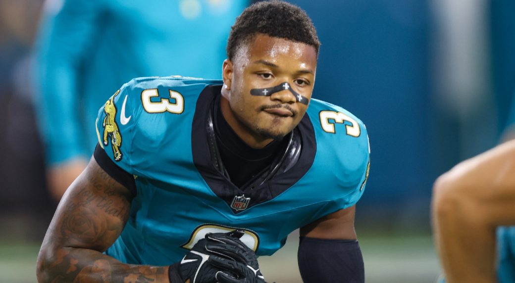 AP Source: Jaguars and Browns trade starting cornerbacks