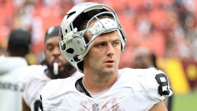 Raiders TE Brock Bowers inactive vs. Colts due to knee injury - Sportsnet.ca