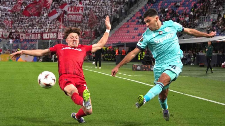 Bologna's Nicolo Cambiaghi, right, kicks the ball past Freiburg's Philipp Treu during the Europa League, opening phase soccer match between Bologna and Freiburg at the Renato Dall'Ara Stadium in Bologna. (Massimo Paolone/AP)
