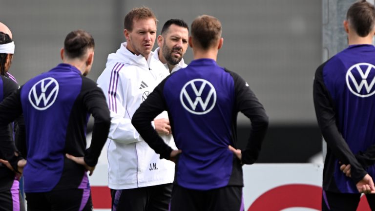 Germany's head coach Julian Nagelsmann, center, speaks to his players during a training session of the German national soccer team in Herzogenaurach, Germany, Wednesday, Oct. 8, 2025, ahead of the World Cup qualifier match against Luxembourg. (Federico Gambarini/dpa via AP)