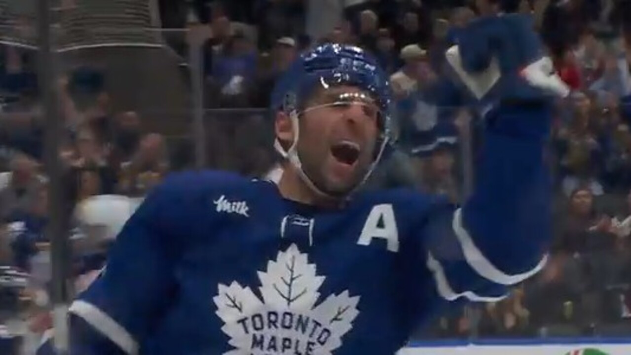 Tavares connects on give-and-go with Cowan for timely Maple Leafs goal