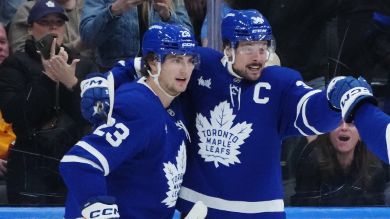Should Maple Leafs split up Matthews and Knies as linemates?