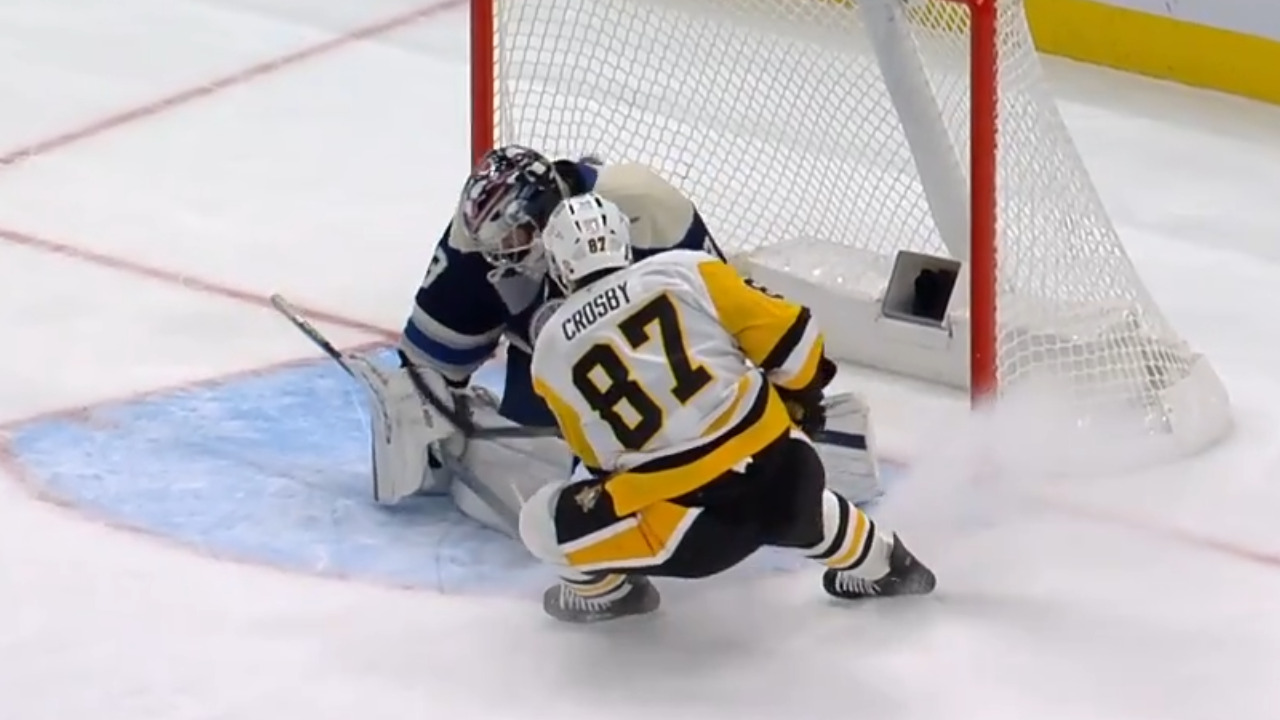 Crosby hustles for career goal No. 640, moves into tie for 15th all-time