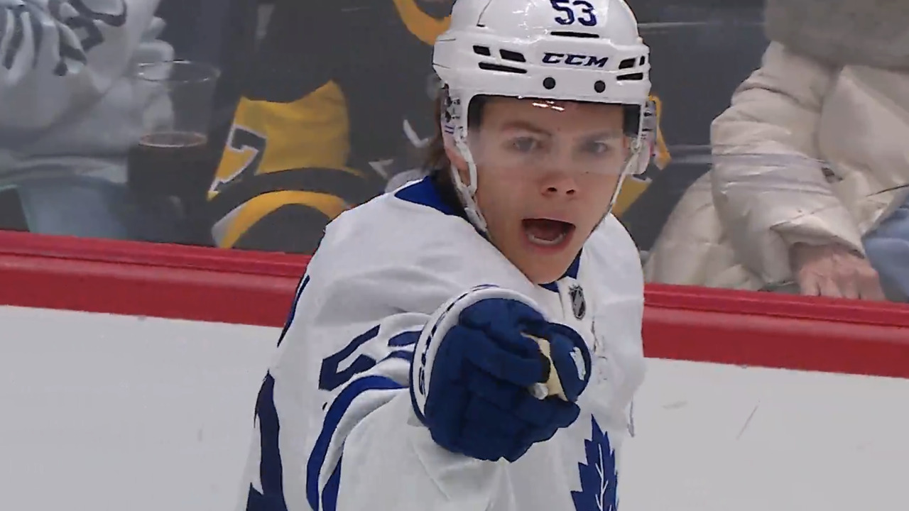 Maple Leafs’ Nylander sets up Cowan for one-timer on nice passing play