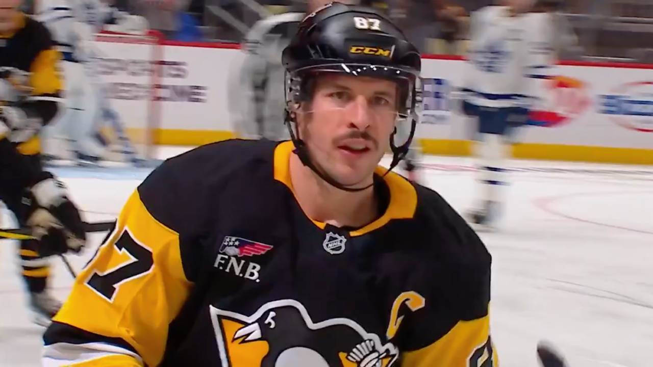 Crosby passes Andreychuk to move into 15th on all-time goals list