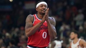 Los Angeles Clippers guard Bradley Beal (0) smiles as he walks on the court to a chorus of boos from Phoenix Suns fans prior to an NBA basketball game Thursday, Nov. 6, 2025, in Phoenix. (Ross D. Franklin/AP)