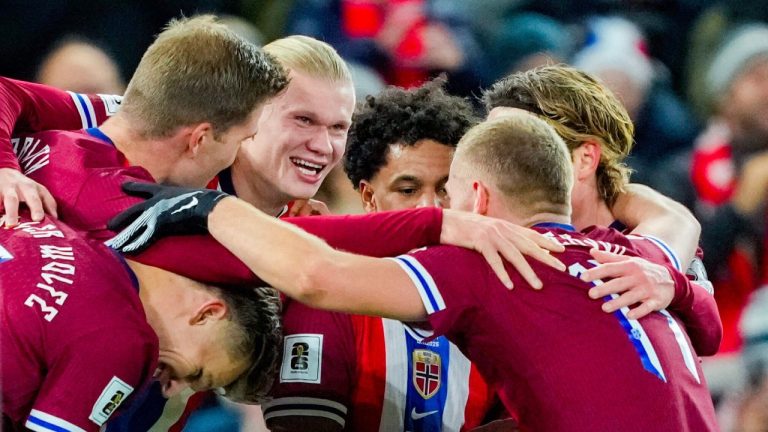 Norway's Erling Haaland, center, celebrates scoring their side's 4th goal of the game with teammates during a World Cup qualifying soccer match between Norway and Estonia in Oslo, Norway, Thursday, Nov. 13, 2025. (Fredrik Varfjell/NTB Scanpix via AP)