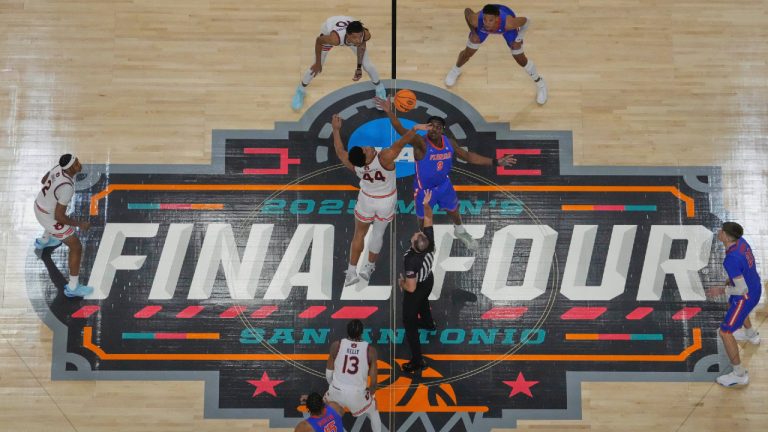 Auburn's Dylan Cardwell (44) and Florida's Rueben Chinyelu reach for the tipoff during the first half in the national semifinals at the Final Four of the NCAA college basketball tournament, Saturday, April 5, 2025, in San Antonio. (Stephanie Scarbrough/AP)