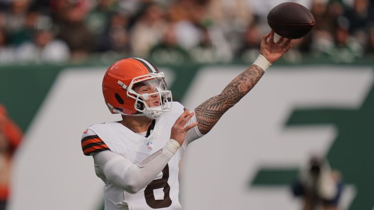 Cleveland Browns quarterback Dillon Gabriel passes in the first half of an NFL game against the New York Jets, Sunday, Nov. 9, 2025, in East Rutherford, N.J. (AP/Seth Wenig)