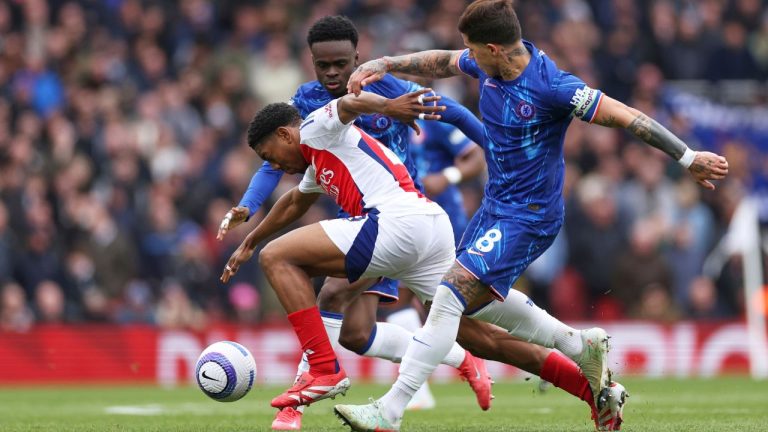 Arsenal's Myles Lewis-Skelly, centre, challenges for the ball with Chelsea's Enzo Fernandez during the English Premier League soccer match between Arsenal and Chelsea at Emirates stadium in London, Sunday, March 16, 2025. (Ian Walton/AP)