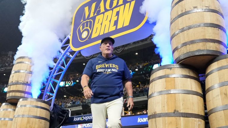 Milwaukee Brewers manager Pat Murphy arrives for Game 1 of baseball's National League Championship Series between the Milwaukee Brewers and the Los Angeles Dodgers on Monday, Oct. 13, 2025, in Milwaukee. (AP Photo/Brynn Anderson)
