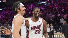 NBA Roundup: Wiggins throws down alley-oop dunk at OT buzzer, Heat sink Cavaliers