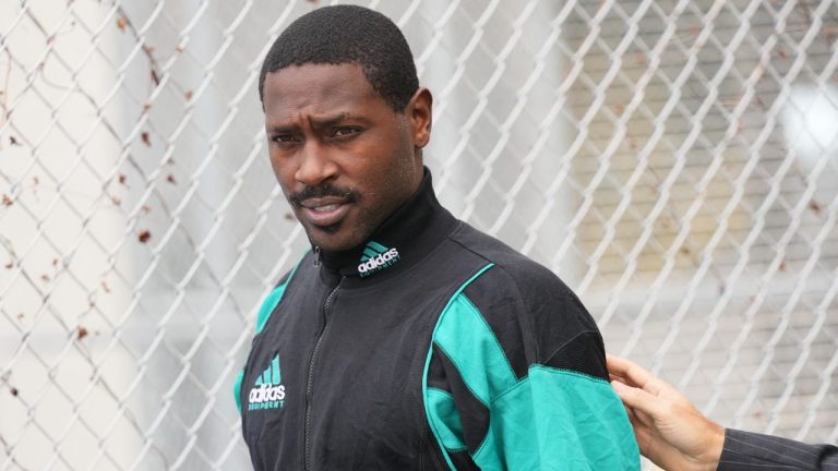 Former NFL star wide receiver Antonio Brown walks after being released from the Turner Guilford Knight Correctional Center, Thursday, Nov. 13, 2025, in Miami. (AP Photo/Lynne Sladky)a